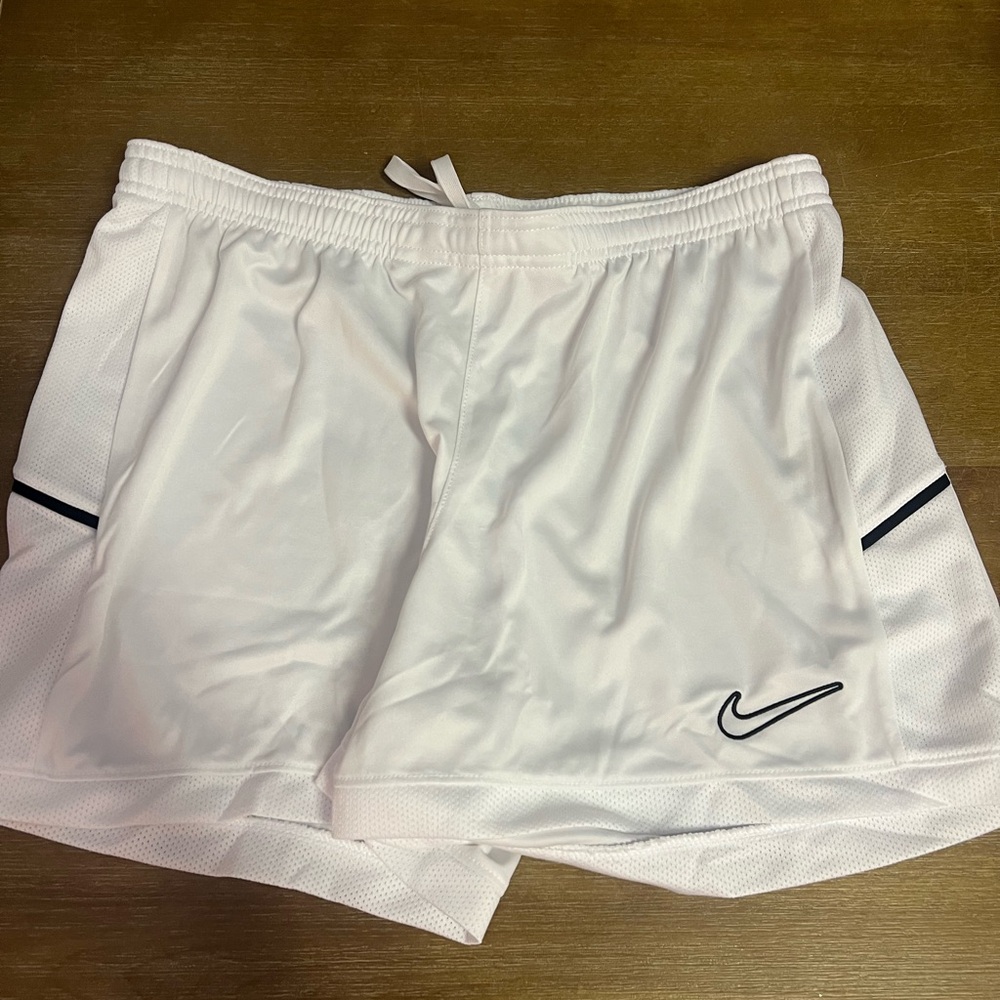 Nike Women’s White Athletic Shorts NWT